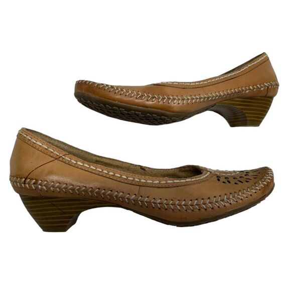 Vintage Leather Tan Light Brown Slip on Short Heels Stitching White Mountain - Picture 2 of 11